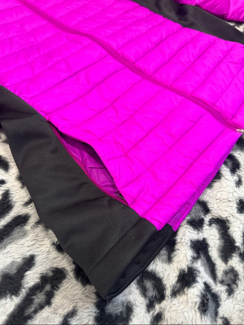 Columbia Women's Magenta Powder Pillow Hybrid Jacket - Picture 5 of 5
